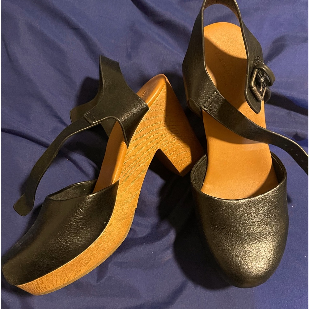 Womens clog size 91/2